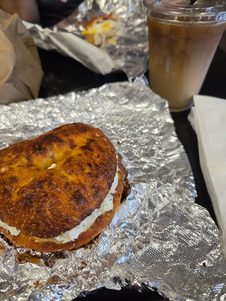 Bootsie Bagel Logo