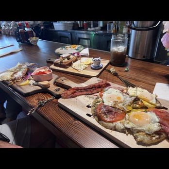 The Modern Rose - Breakfast pizza and French toast - Breakfast & Brunch Near Me - Delray Beach, Florida