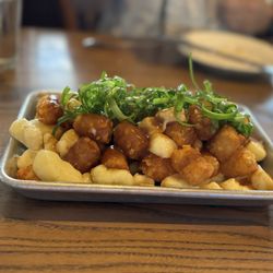 2 Jerks BBQ - Poutine (tater Tots Gravy)