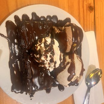 Flatbread Company - Brownie with ice cream - Pizza Near Me - Paia, Hawaii Flatbread Company - Brownie with ice cream - Pizza Near Me - Paia, Hawaii
