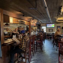 Cottonwood Restaurant & Bar - Bar side interior