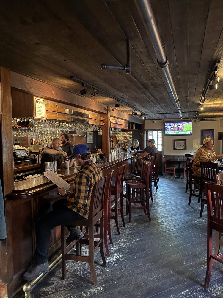 Cottonwood Restaurant & Bar