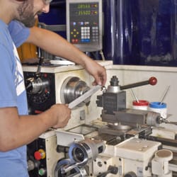 NextFab - Metal machining on the manual lathe