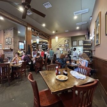 Mandina's Restaurant - The restaurant - Cajun/Creole Near Me - New Orleans, Louisiana