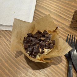 Midway Bakery - Hello Dolly