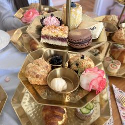 Piggy & Paisley - 3 tier plate