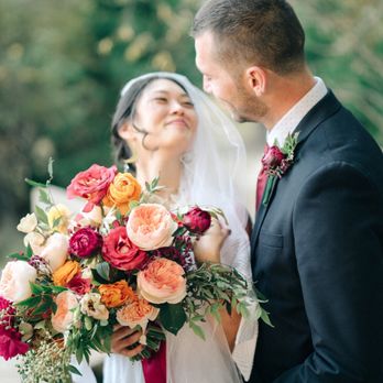Peach Florals - Check out the colors, the freshness, and the size of those flowers! - Floral Designers Near Me Peach Florals - Check out the colors, the freshness, and the size of those flowers! - Floral Designers Near Me
