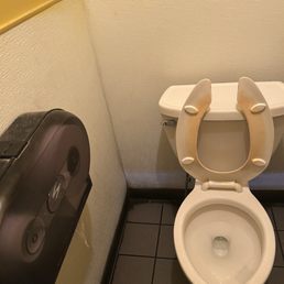 Clean restrooms !!