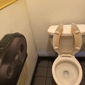Dino's Pizza - Clean restrooms !! - Pizza Near Me - Burbank, California