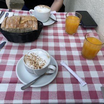O Ninho - Cappuccinos, fresh squeezed orange juice, bread - all included with brunch - Breakfast & Brunch Near Me - Lisbon, 11