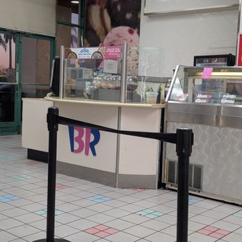 Baskin-Robbins - Interior - Ice Cream & Frozen Yogurt Near Me - Long Beach, California Baskin-Robbins - Interior - Ice Cream & Frozen Yogurt Near Me - Long Beach, California