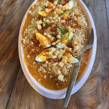 Beggang - Palabok, thick rice noodles in shrimp sauce with crushed chicharon and hard boiled eggs.... Delicious - Baguio, BEN