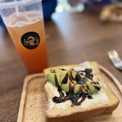 Dek Doi Cafe - Rose Tea and Avocado Toast