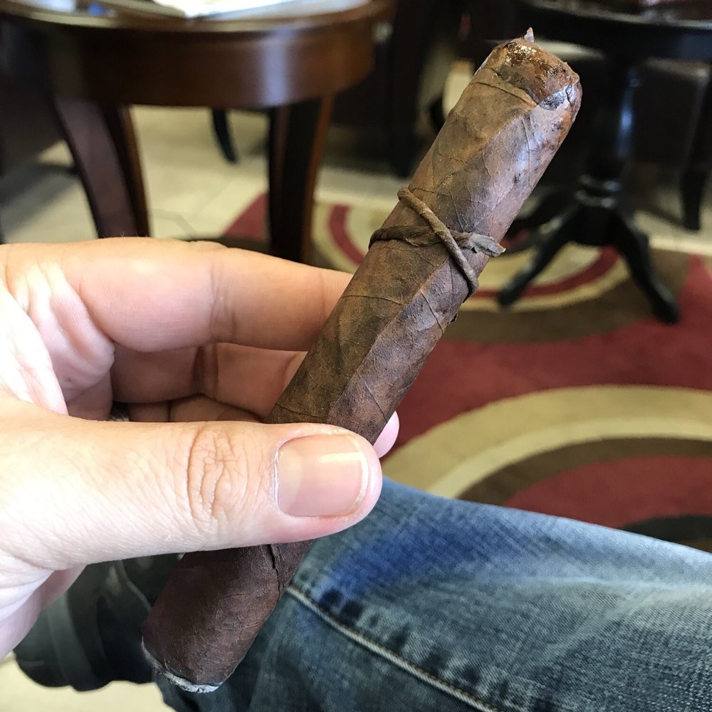 Cigars & More - Fuma en corda - Tobacco Shops Near Me - Bakersfield, California