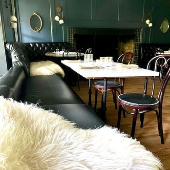 Hasbrouck House - Fluffy, furry bench coverings in dining area - Hotels Near Me - Stone Ridge, New York