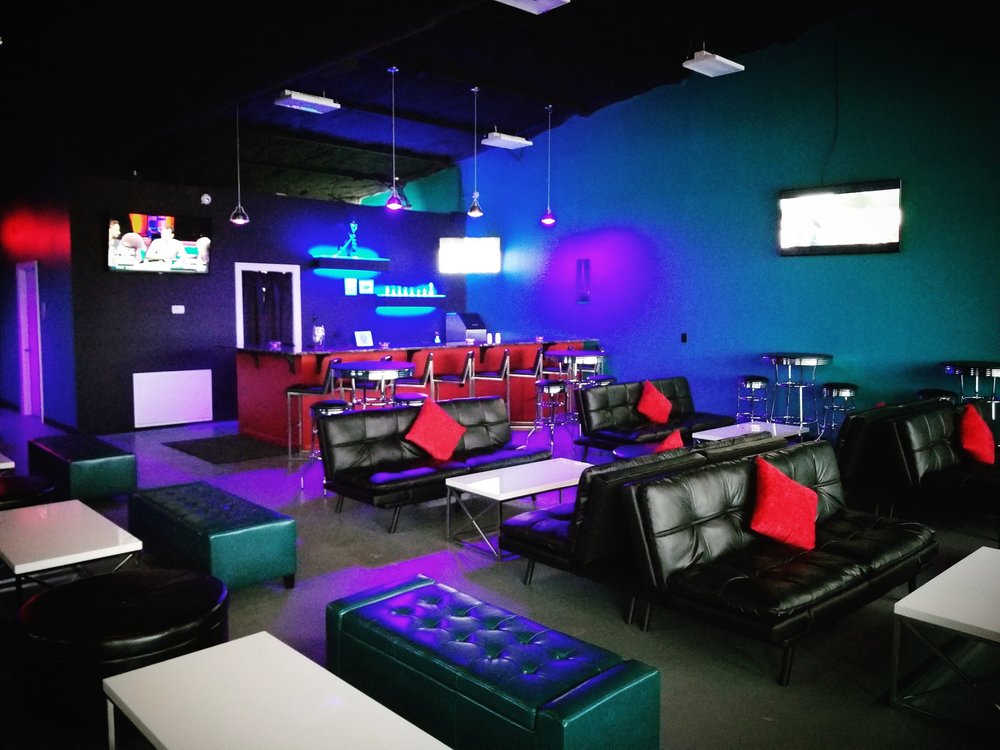 CLOUD 9 HOOKAH LOUNGE Updated August 2024 11 Photos 4800 Highway