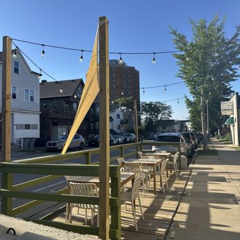 Heirloom MKE - Outdoor patio - Food Trucks Near Me - Milwaukee, Wisconsin