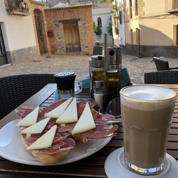 Café 4 Gatos - Cafeteria Near Me - Granada, GR