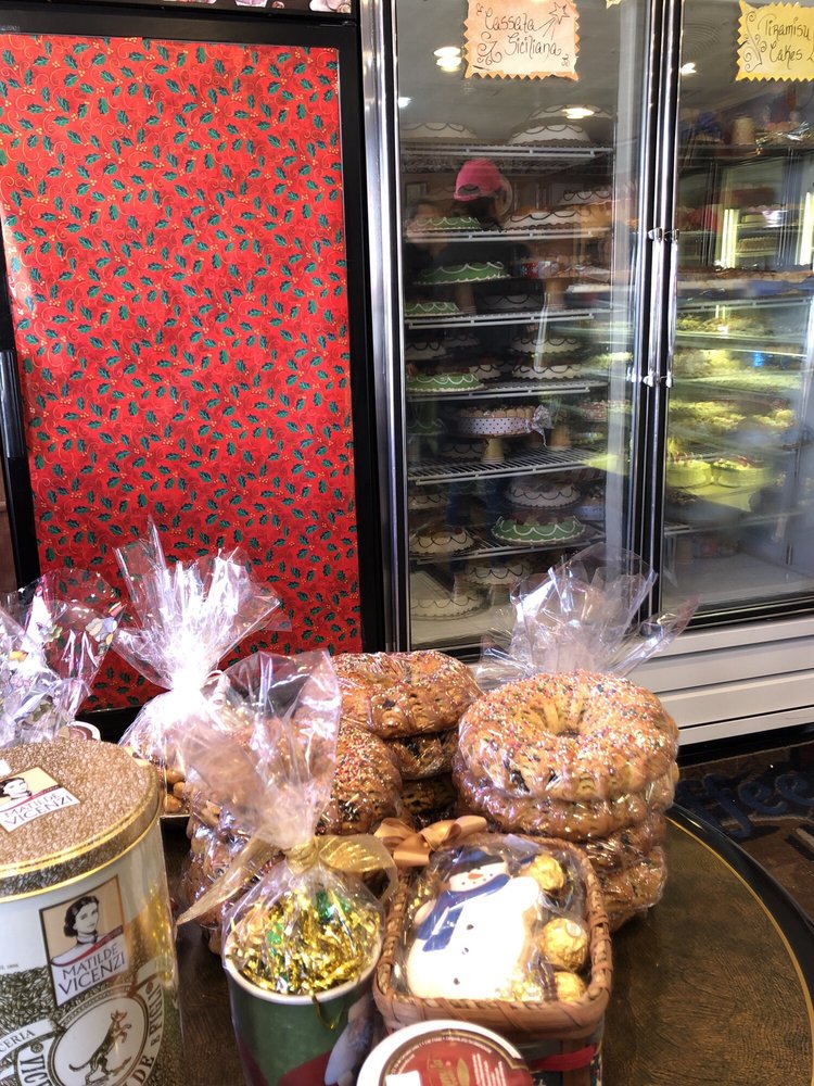 IL DOLCE 30 Photos & 35 Reviews Bakeries 674 Lafayette Ave