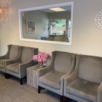 CentAnni Chiropractic - The reception area of CentAnni Chiropractic and West Salem Wellness. - Chiropractors Near Me - Salem, Oregon CentAnni Chiropractic - The reception area of CentAnni Chiropractic and West Salem Wellness. - Chiropractors Near Me - Salem, Oregon