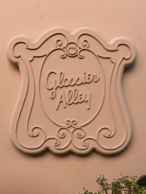 Glossier LA by null