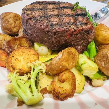 411 Restaurant & lounge - 8oz Filet with roasted potatoes and vegetables - everything was cooked to perfection. - Lounges Near Me - Norfolk, Nebraska