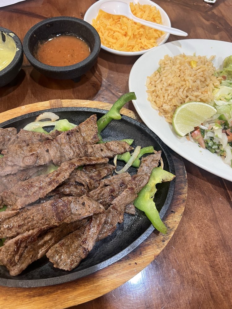 Leon Mexican Grill — Mexican restaurant in Mont Belvieu