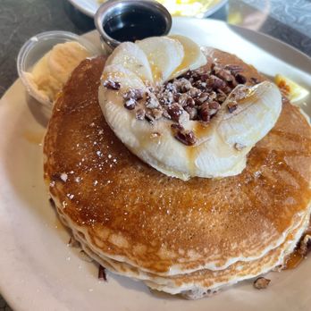 Mo's Egg House - Banana Nut Pancakes - Breakfast & Brunch Near Me - Temecula, California