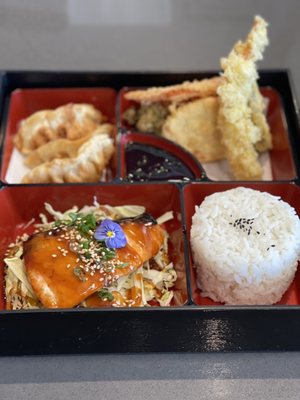 Tommy Katsu Sushi & Grill by null