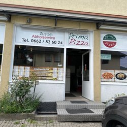 Prima Pizza - Out front