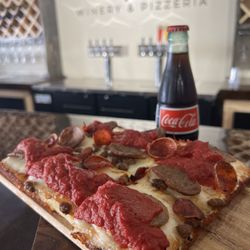 290 Locale Winery & Pizzeria