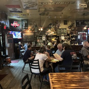 Rivershack Tavern - People eating. - Bars Near Me - Jefferson, Louisiana Rivershack Tavern - People eating. - Bars Near Me - Jefferson, Louisiana