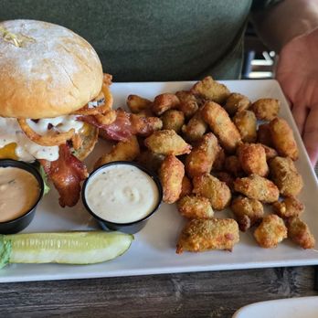 Saddle Mountain Brewing Company - Holy yum burger - Bars Near Me - Goodyear, Arizona