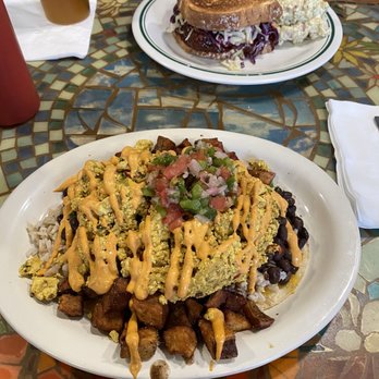 Sweet Pea Cafe - Mexican hash and BBQ sandwich with potato salad - Vegan Near Me - Tallahassee, Florida
