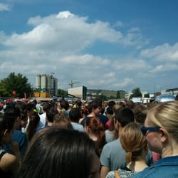 Street Food Market - Schlange an der Eingangskontrolle