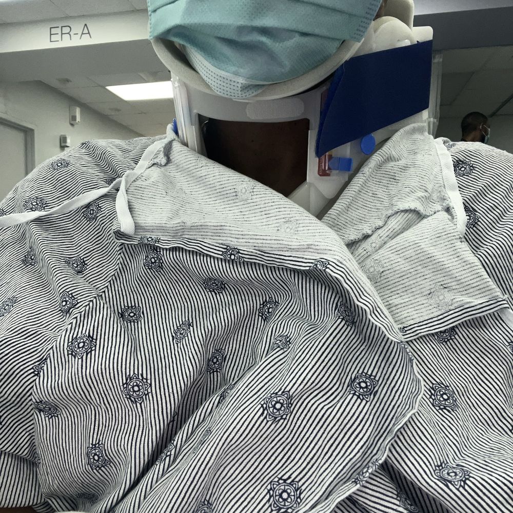 Car accident landed me in this chaotic ER Car accident landed me in this chaotic ER