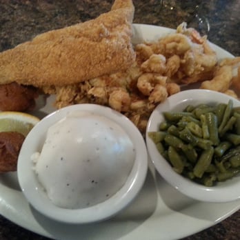 Pine Tree Lodge - Seafood Platter - Seafood Near Me - Beaumont, Texas