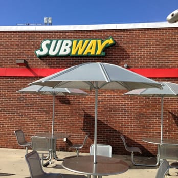 Subway - tables and umbrellas in front of a subway restaurant - Fast Food Near Me - Cherry Point, North Carolina