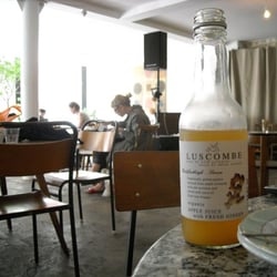 Café Oto - Tasty juice and lots of tables and sunlight