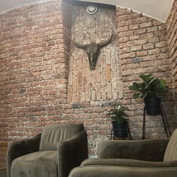 Hell’s Barber - Waiting area