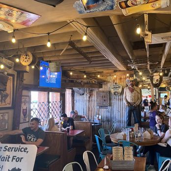 Joshua Tree Saloon - Inside - Dive Bars Near Me - Joshua Tree, California Joshua Tree Saloon - Inside - Dive Bars Near Me - Joshua Tree, California