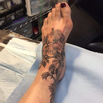 Lady Luck Tattoo - Tattoo Near Me - Portland, Oregon Lady Luck Tattoo - Tattoo Near Me - Portland, Oregon
