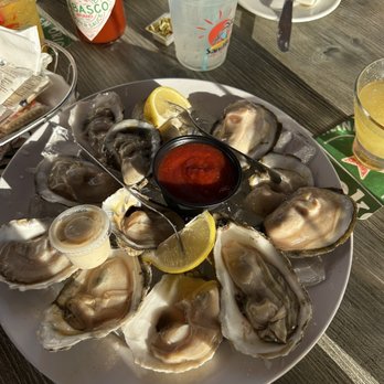 Lock 'N Key Restaurant - Raw oysters were huge. - Seafood Near Me - Englewood, Florida