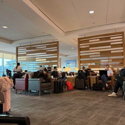 American Airlines Admirals Club - D30 - Seating area
