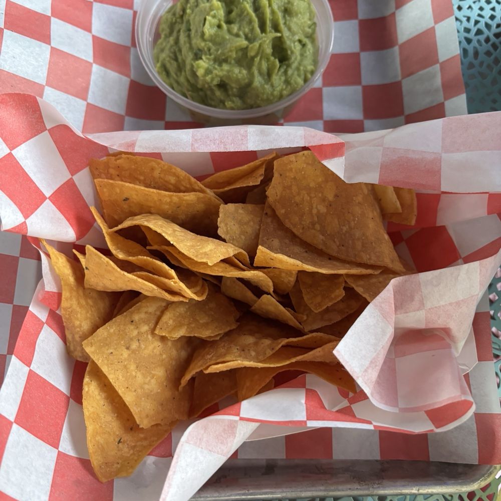 Olla Taqueria Gutierrez - Chips and guacamole - Mexican Near Me - Covington, Kentucky Olla Taqueria Gutierrez - Chips and guacamole - Mexican Near Me - Covington, Kentucky