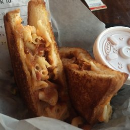 Mac n cheese sandwich