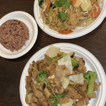 Thai Vegan - Pad Thai Noodle Soy Sauce Noodle (Pad See Ew) - Thai Near Me - Santa Monica, California Thai Vegan - Pad Thai Noodle Soy Sauce Noodle (Pad See Ew) - Thai Near Me - Santa Monica, California