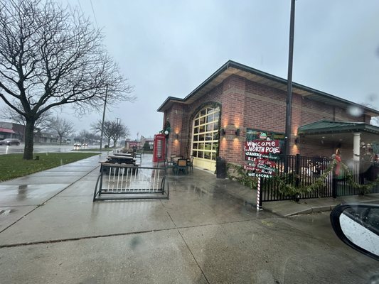 Wally's Frozen Custard by null