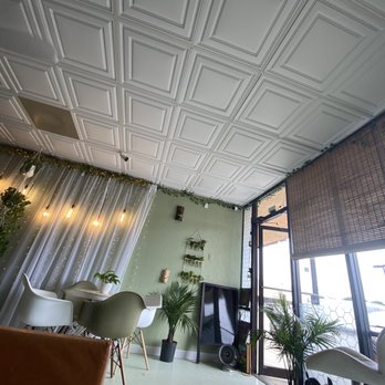 InnerCHI Lounge - Interior - Juice Bars & Smoothies Near Me - Garland, Texas