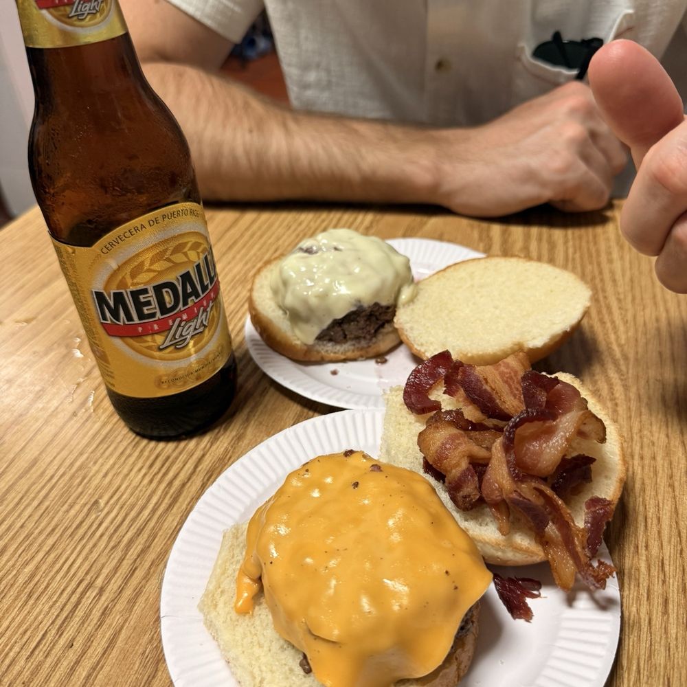 El Hamburguer - Hawaiian Burger and American Burger. - Burgers Near Me - San Juan, Puerto Rico